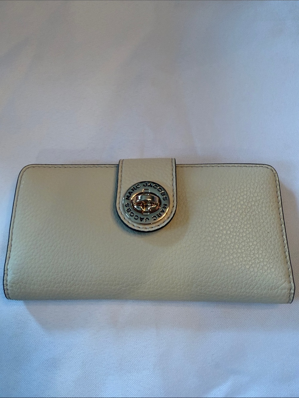 Marc Jacobs Cream Pebbled Leather Snap Wallet with Logo Turn Lock